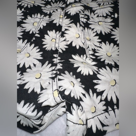 🖤🌼DAISY SHORTS SIZE 5 - Picture 4 of 7